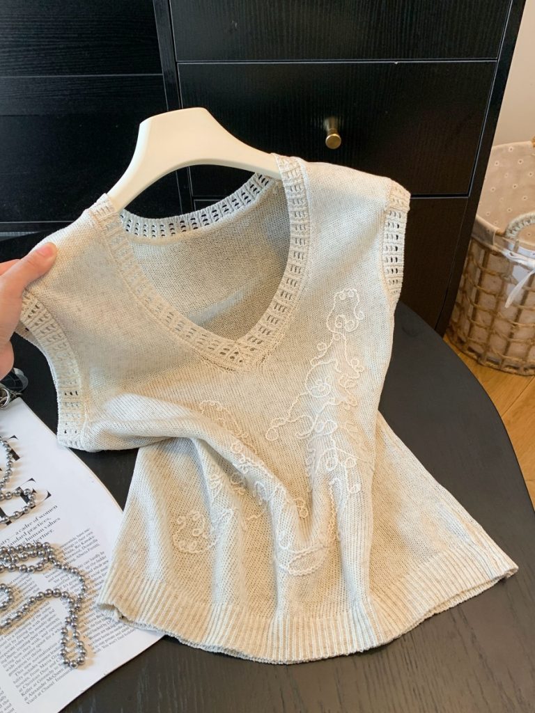 2026 Summer Light Luxury Old Money V-Neck Knit Top for Women