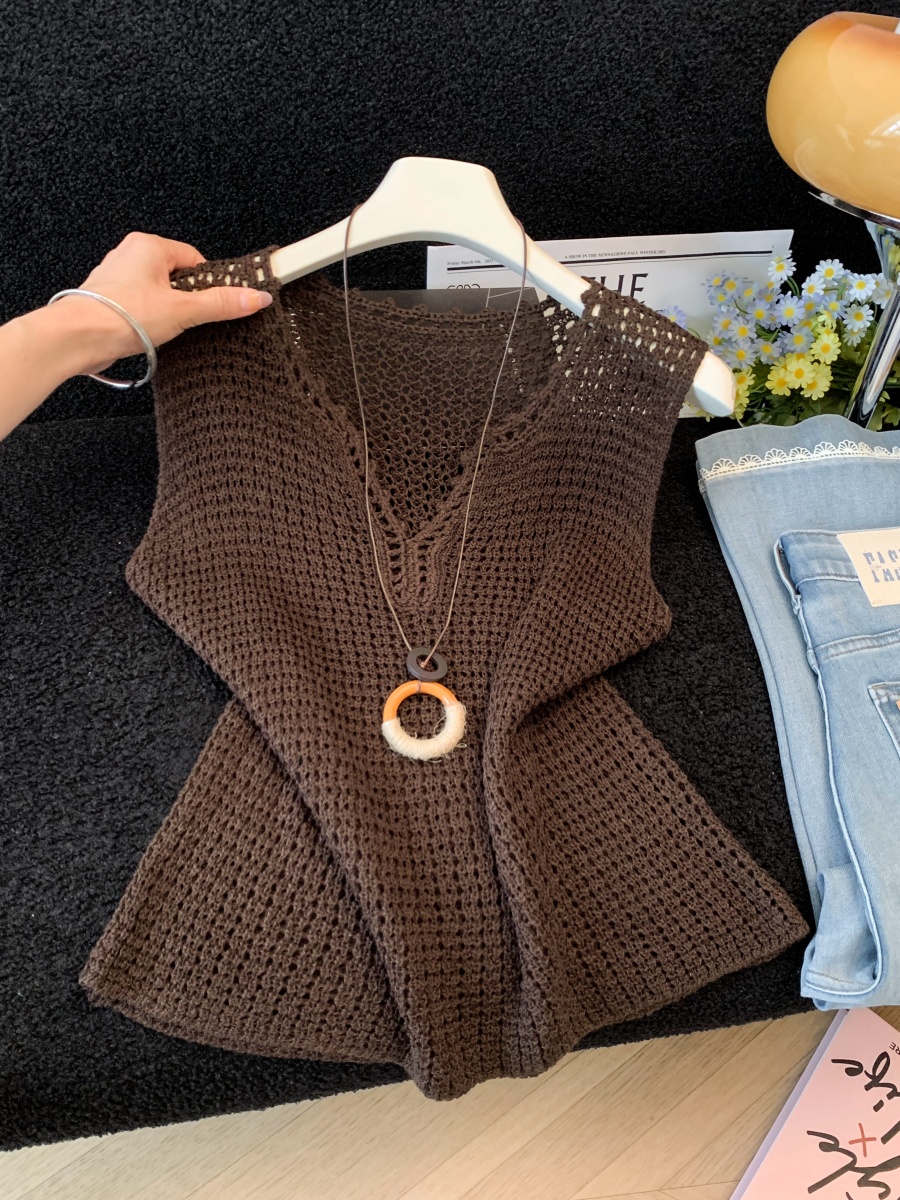 Korean V-Neck Hollow Knit Vest 2026 Summer Women's Layering Top - Image 2
