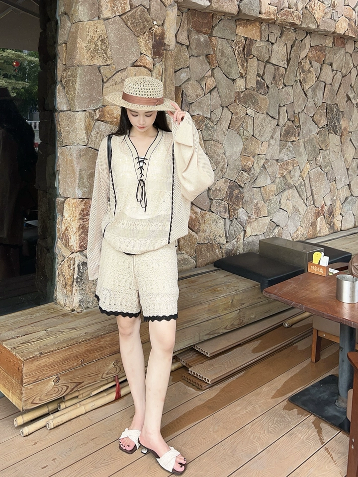 Women's Knit Two-Piece Set Loose Breathable Top and Shorts - Image 4